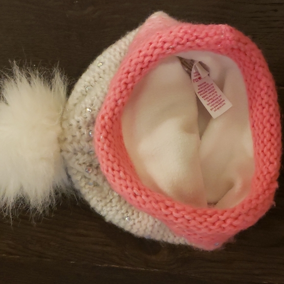 Justice Girls Winter Hat 🔸️bundle 2 or more items for a discount 🔹️ - Picture 2 of 3